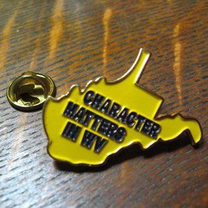 🇺🇸 West Virginia Vintage Lapel Pin